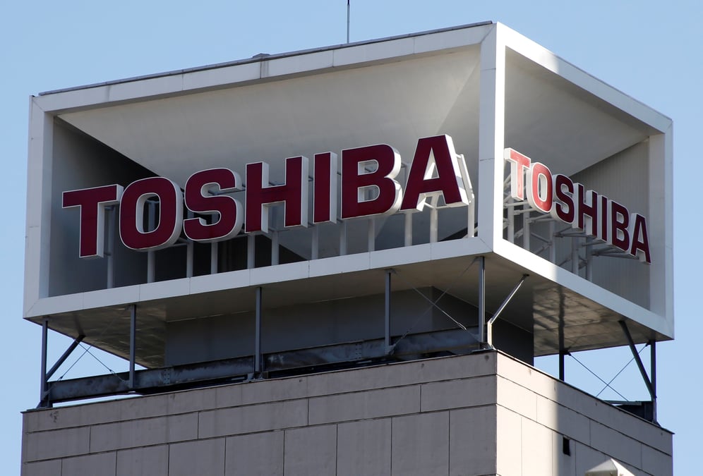 Toshiba invite par son 2e actionnaire a solliciter des pretendants