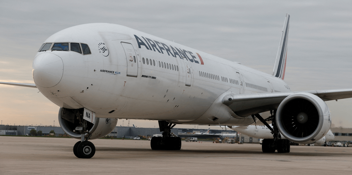 Un avion air france a l'aeroport roissy-charles de gaulle