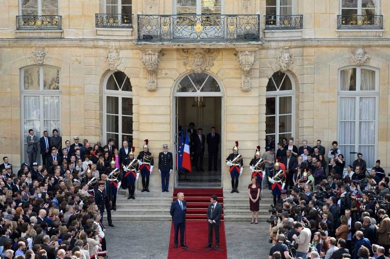 Valls constitue son gouvernement de "combat"