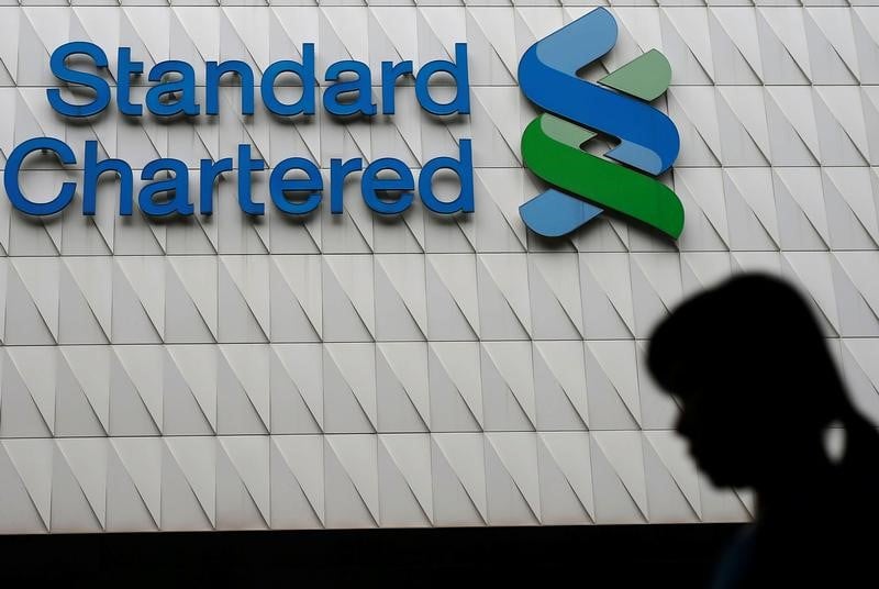 Stanchart supprime environ un dixieme de ses emplois institutionnels