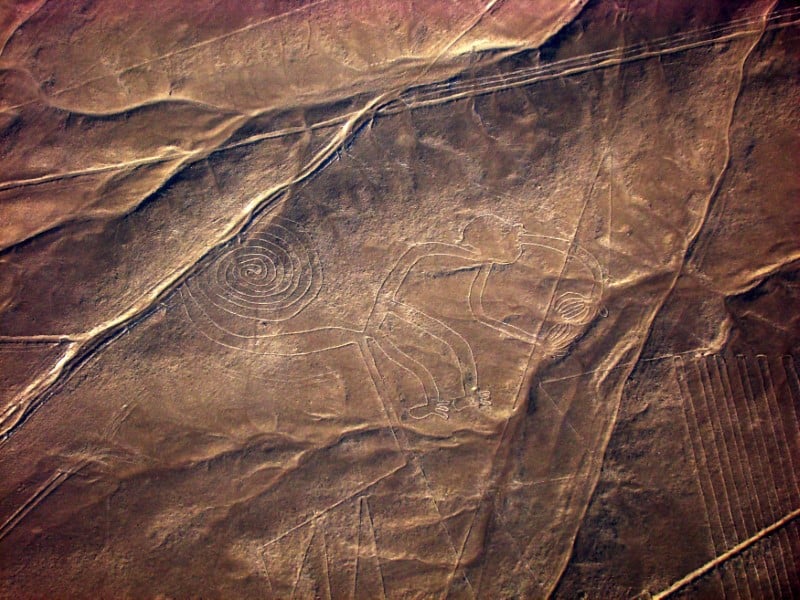 Des geoglyphes anterieurs aux lignes de nazca decouverts au perou