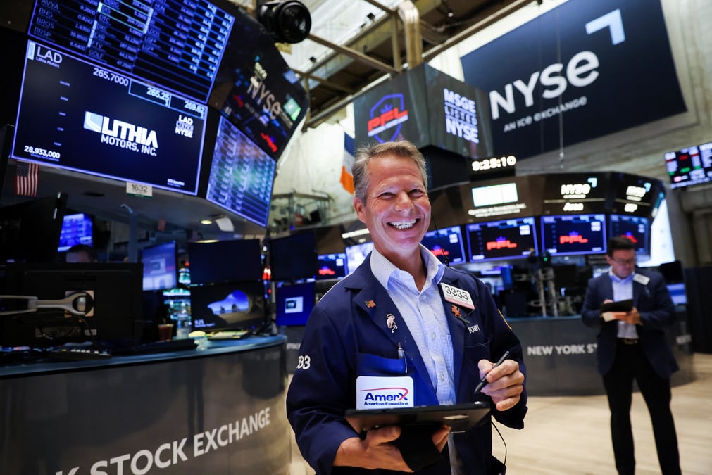 Wall street ouvre en hausse, l'activite des services accelere