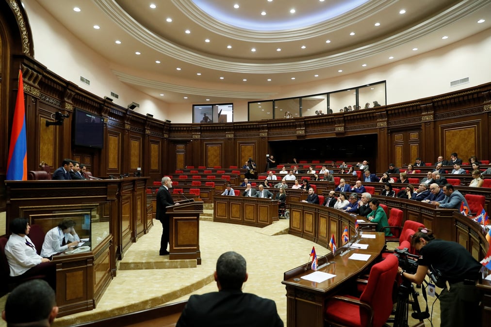 Nikol pashinyan s'adresse au parlement apres une escalade des hostilites dans la region du haut-karabakh