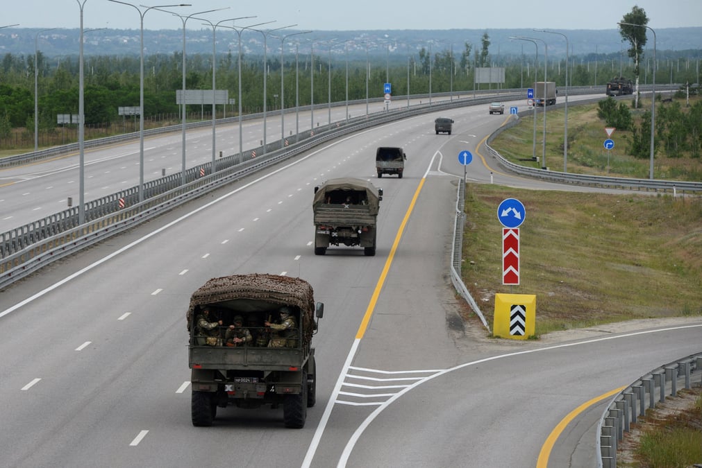 Une colonne militaire de wagner passe la ville de voronej