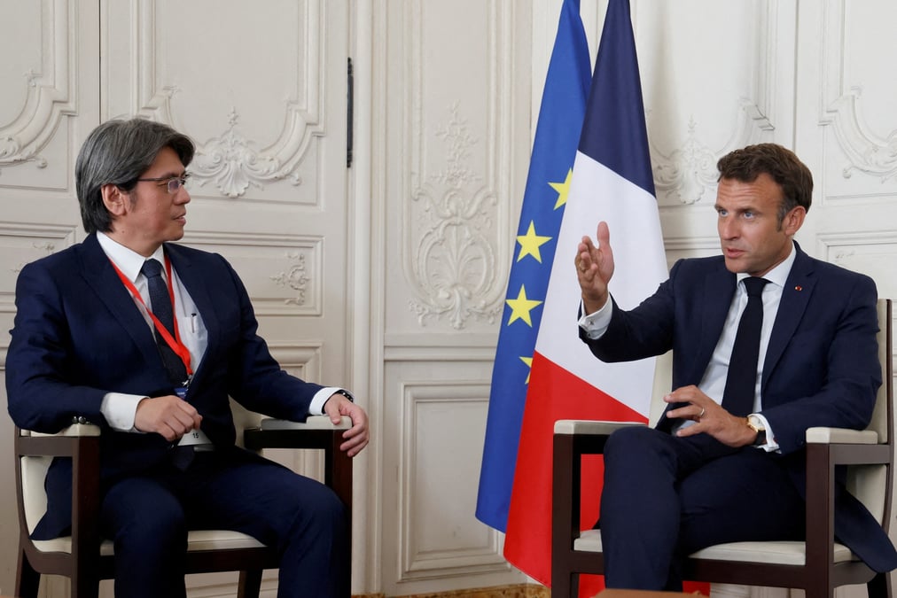 Emmanuel macron s'entretient avec le pdg de prologium, vincent yang