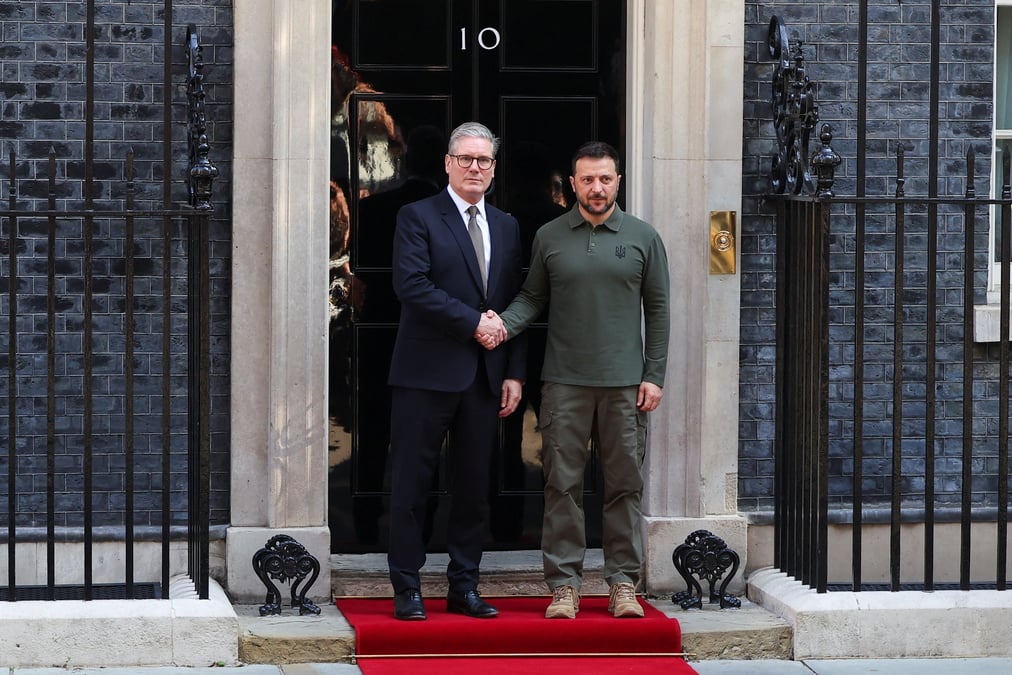 Volodymyr zelensky et keir starmer a l'exterieur du 10 downing street