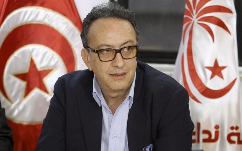Le parti au pouvoir en tunisie frappe par des defections
