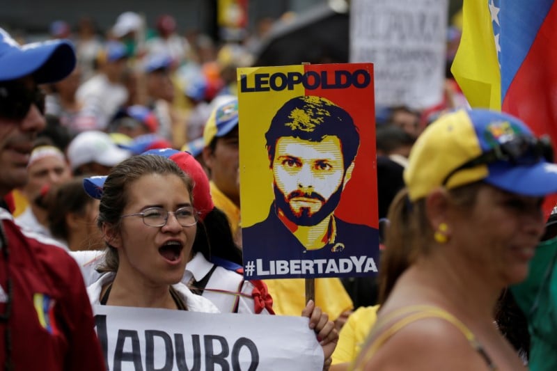 Lopez appelle a continuer les manifestations