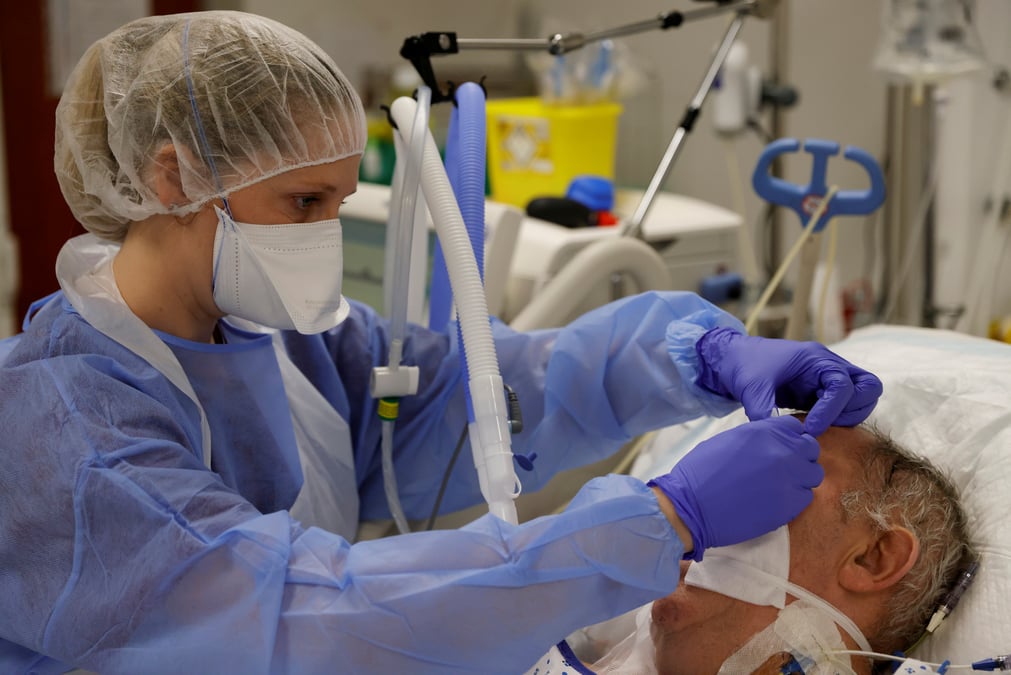 Coronavirus: la pression reste forte dans les services de reanimation en france