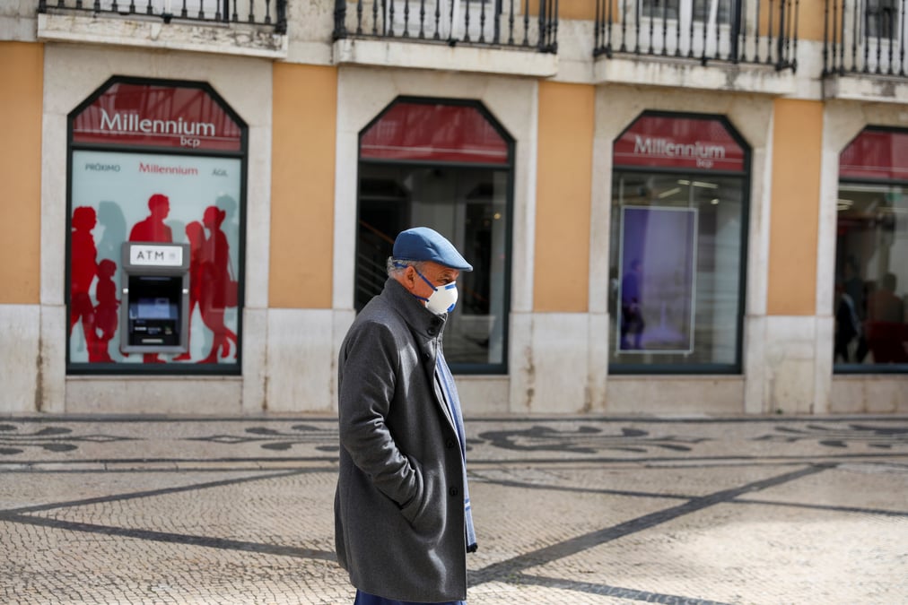 Coronavirus: premier deces au portugal, qui suspend ses liaisons avec l'espagne