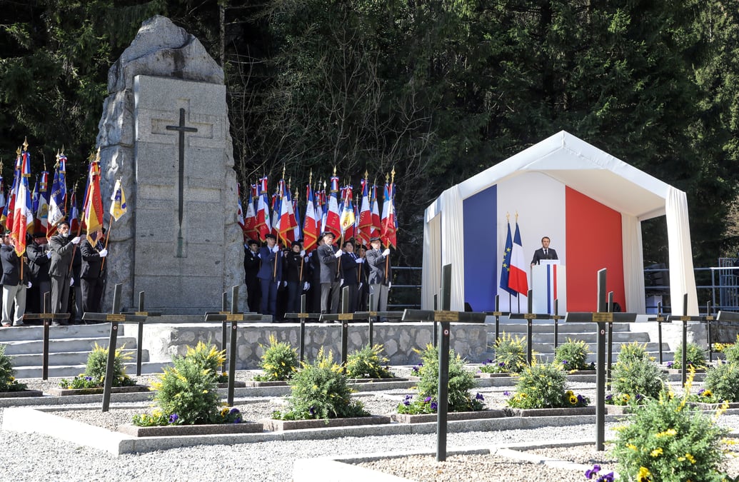 Macron rend hommage aux "lecons" des resistants des glieres