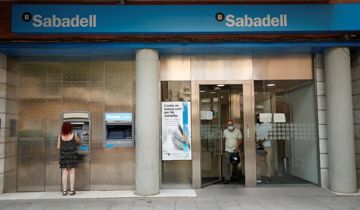 Espagne: sabadell supprimera jusqu'a 1.605 emplois, annoncent les syndicats