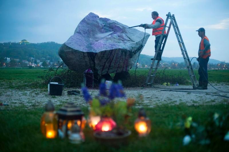 Un monument à Jean Paul II vandalisé à Cracovie