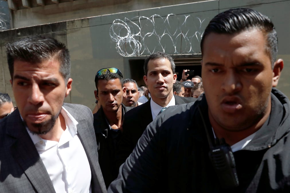 Venezuela: guaido se dit harcele par la police speciale