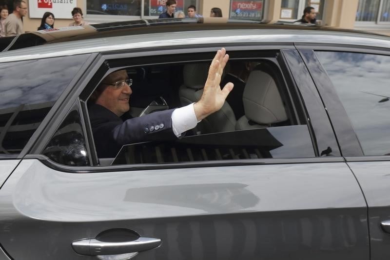 La droite fantasme sur l'idée d'une démission de Hollande