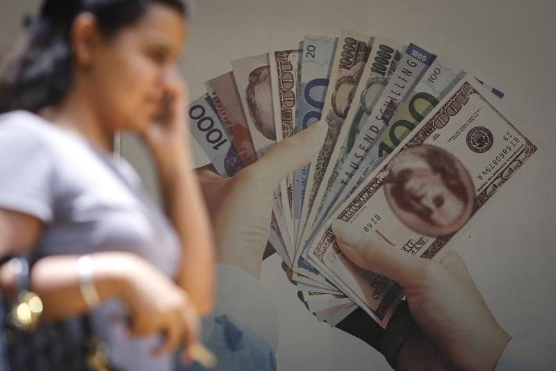 Un responsable a davos predit la fin de l'argent liquide dans dix ans