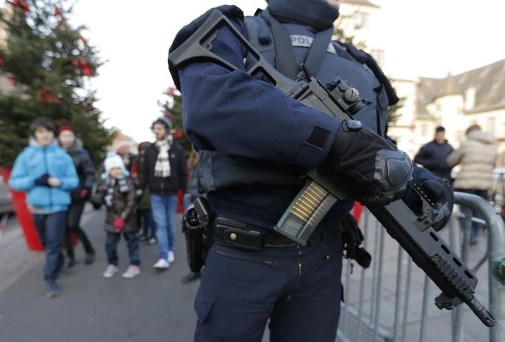 Memes regles d'usage des armes pour policiers et gendarmes