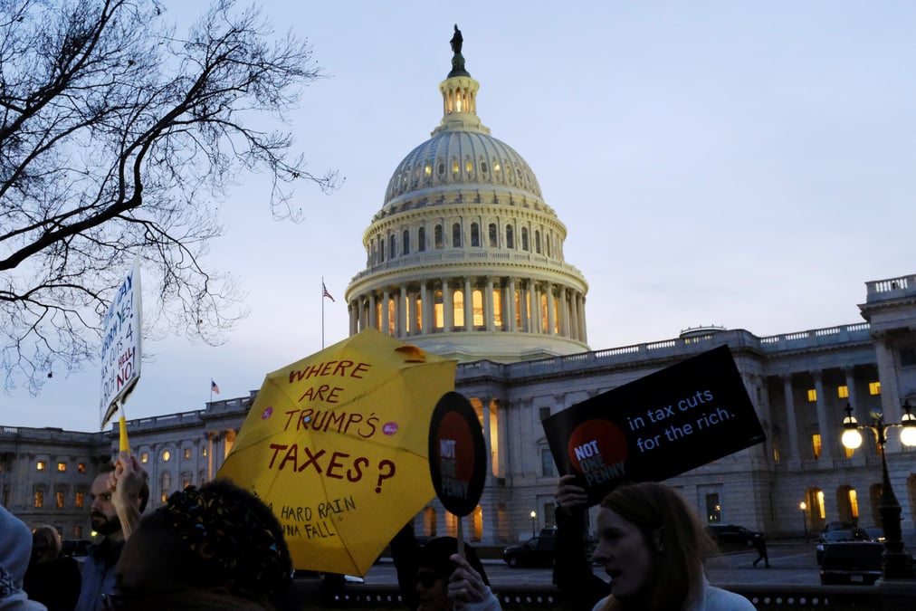Le senat americain offre un succes a trump en adoptant une reforme des impots