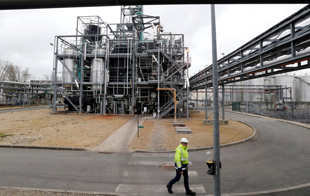 La production industrielle recule plus que prevu en janvier en france