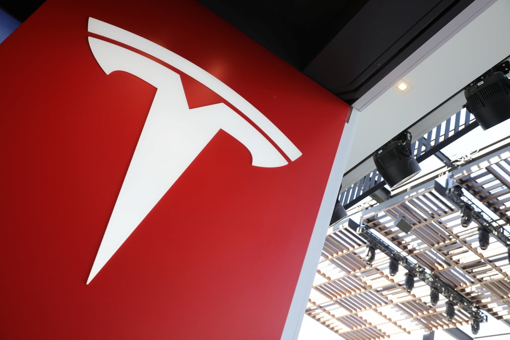 Apple et tesla divisent pour mieux regner