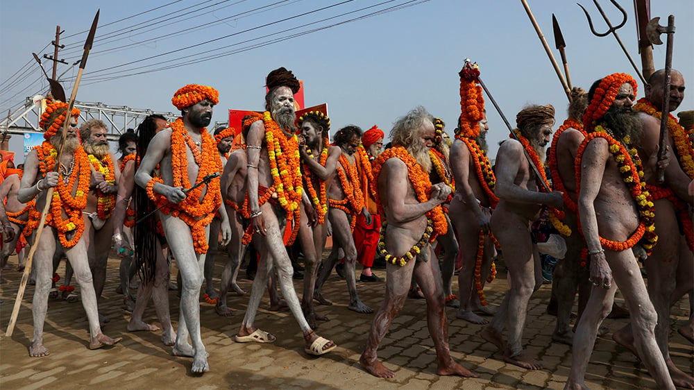 Une procession religieuse a eu lieu avant le festival Mahâ Kumbh Mela à Prayagraj, le 1ᵉʳ janvier 2024.