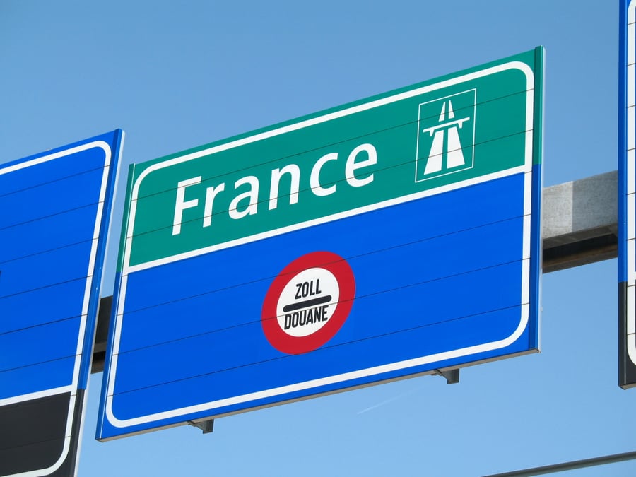 Frontière France Suisse sur l'autoroute. MPD01605 via Flickr. CC License by.