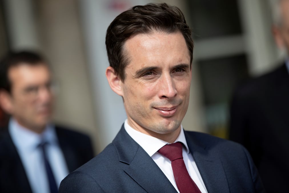 Le gouvernement veut accelerer le deploiement des bornes electriques sur les autoroutes