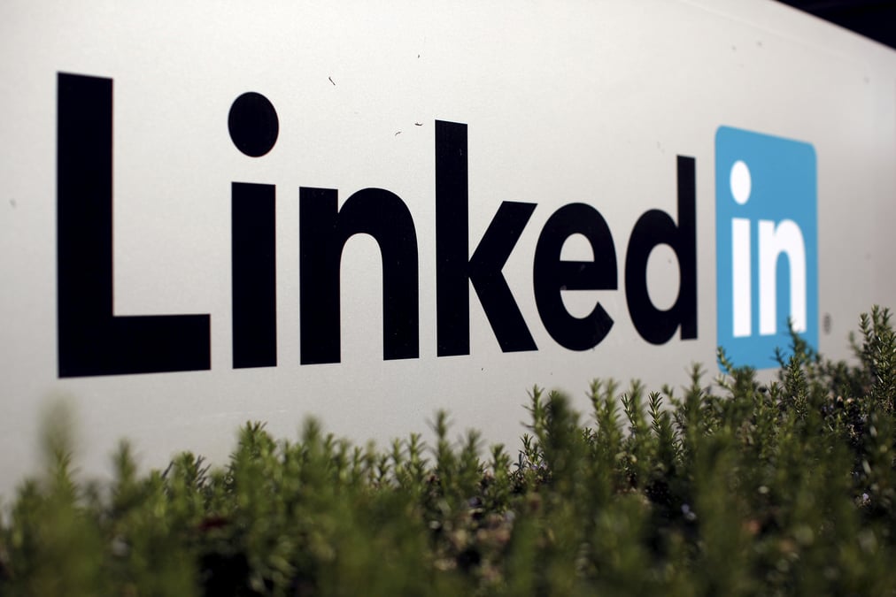 Linkedin supprime 960 postes face a la crise de l'emploi nee de la pandemie