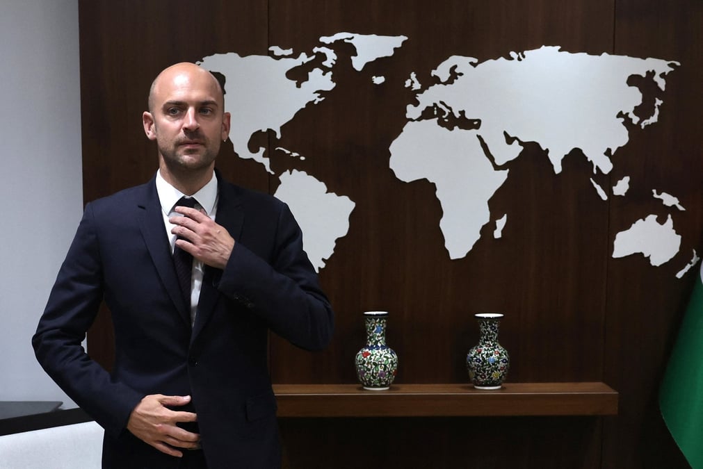 Le premier ministre palestinien mohammed mustafa rencontre le ministre francais de l'europe et des affaires etrangeres jean-noel barrot dans la ville de ramallah