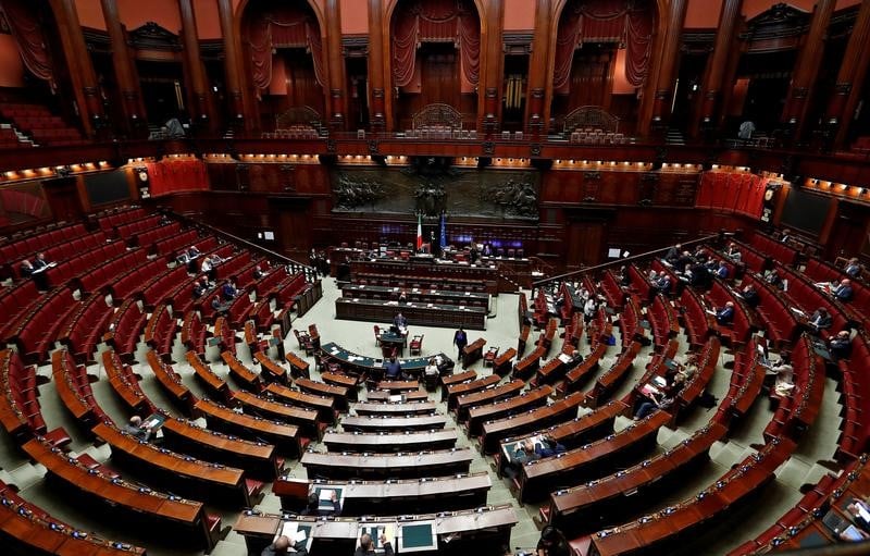Le parlement italien se reunit demain, l'avenir toujours incertain