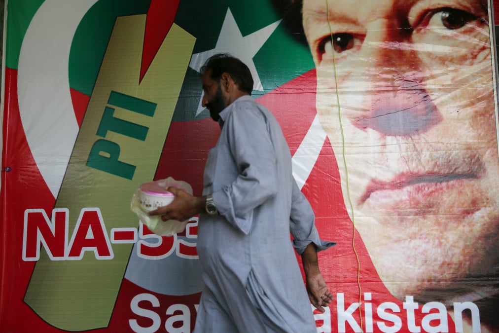 Pakistan: les adversaires d'imran khan concedent leur defaite