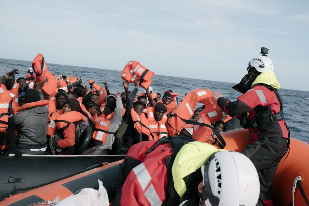 Italie : un navire de msf autorise a accoster avec 558 migrants