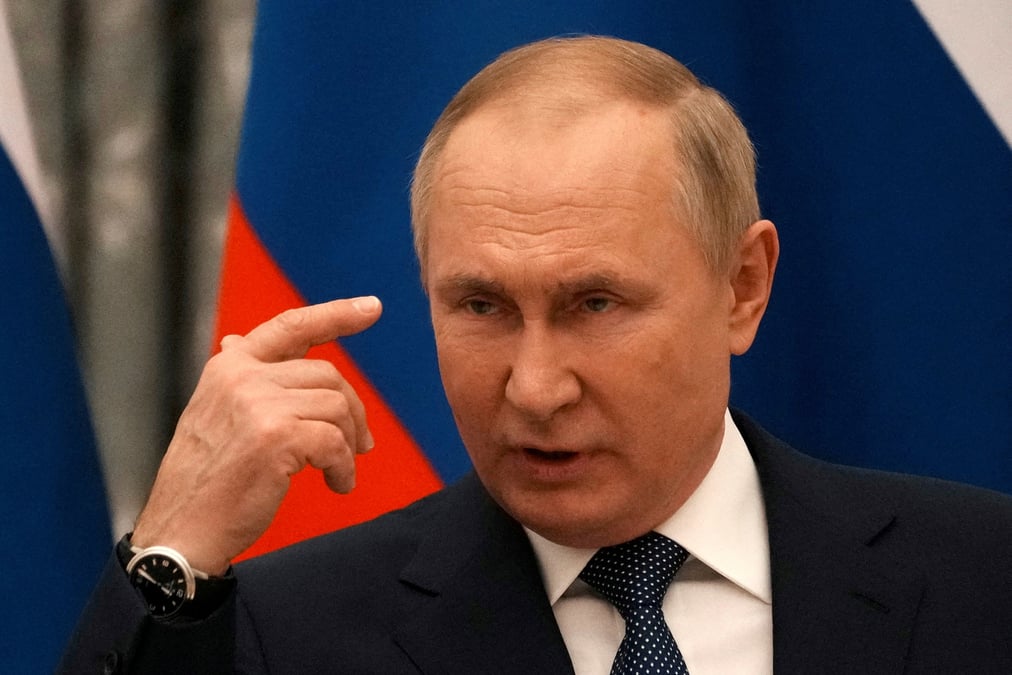 Poutine s'est engage a limiter les manoeuvres militaires, dit paris