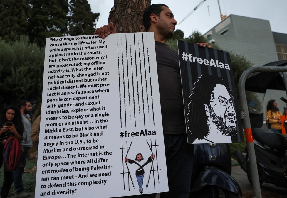 Un manifestant demande la liberation de l'opposant egypto-britannique alaa abd el fattah, en greve de la faim en detention, a beyrouth