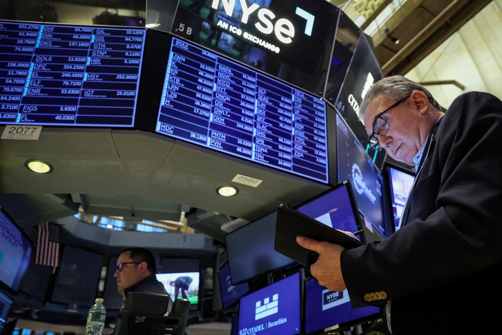 Photo des traders sur le parquet de la bourse de new york (nyse)