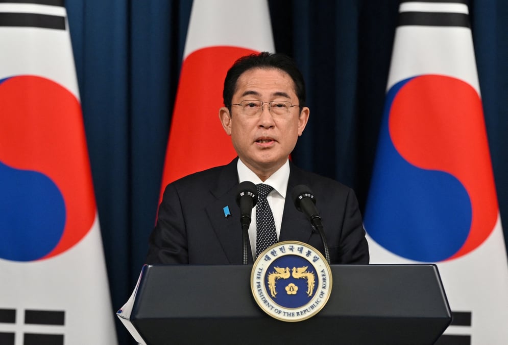 Photo du premier ministre japonais fumio kishida lors de sa visite en coree du sud