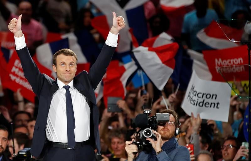 Macron (23%) devance le pen (22%) et fillon (20%), selon un sondage opinionway