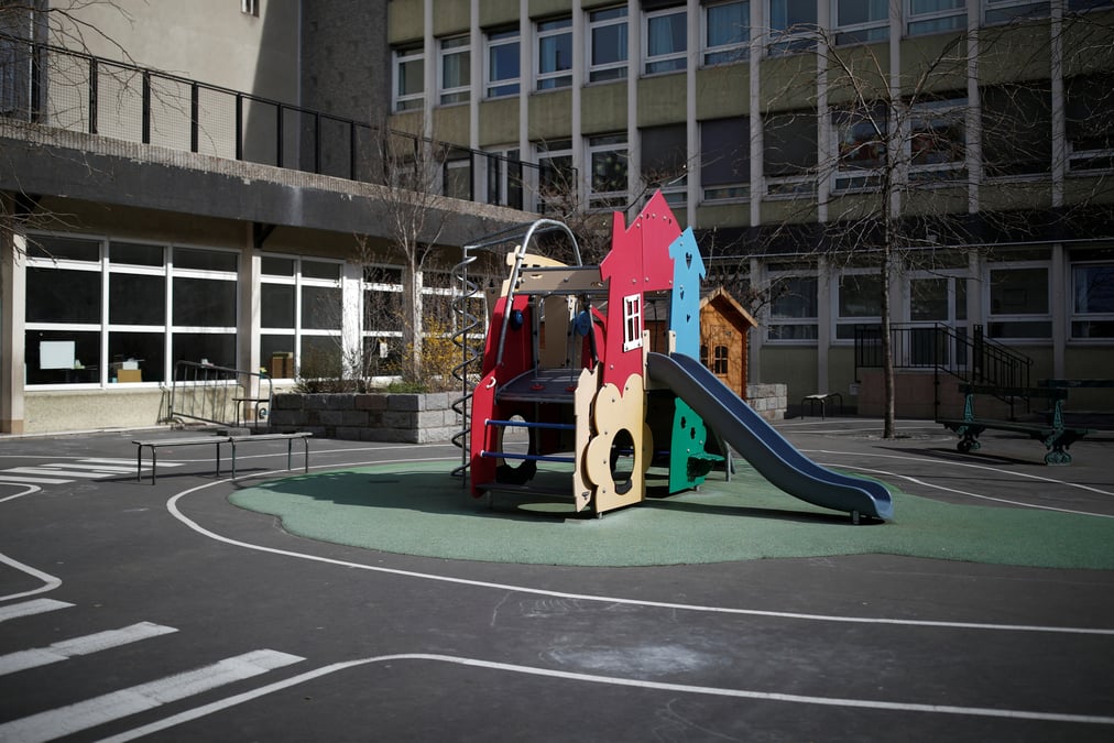 Coronavirus: la france exclut de reporter la rentree scolaire en janvier, annonce blanquer