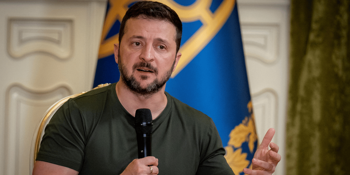 « Le général (Oleksandre) Syrsky a fait état du renforcement des positions de nos forces dans la région de Koursk et de l'extension du territoire stabilisé », s'est félicité ce samedi Volodymyr Zelensky.