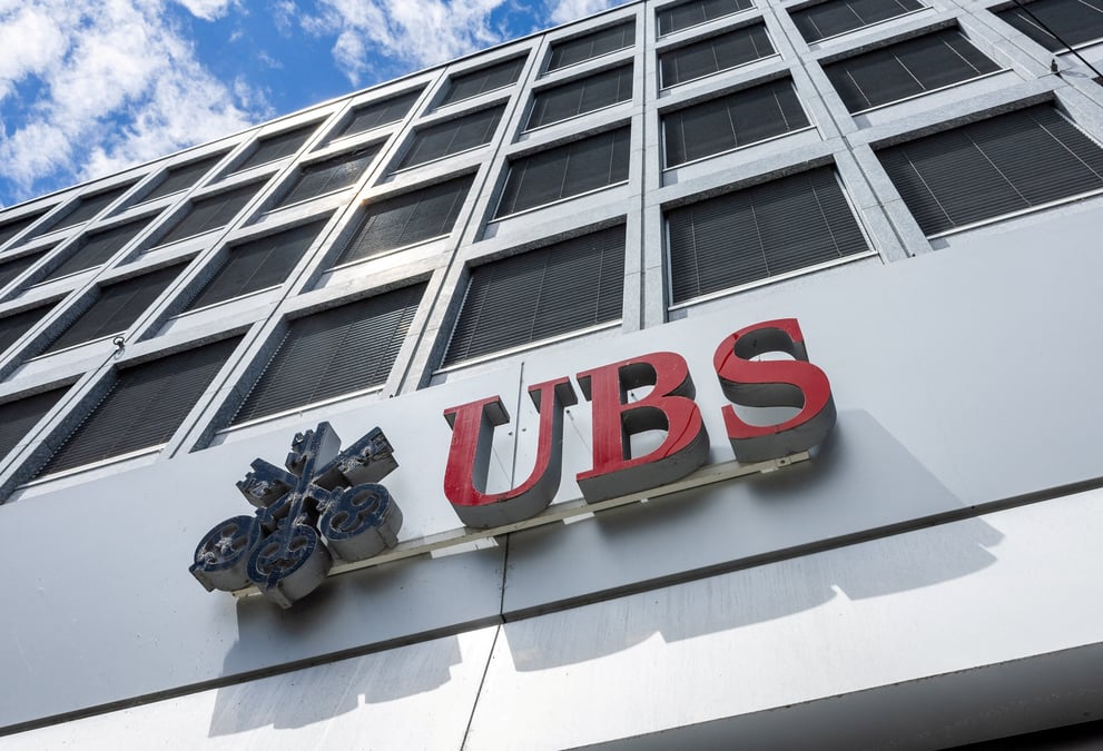 Un logo d'ubs a lucerne, en suisse