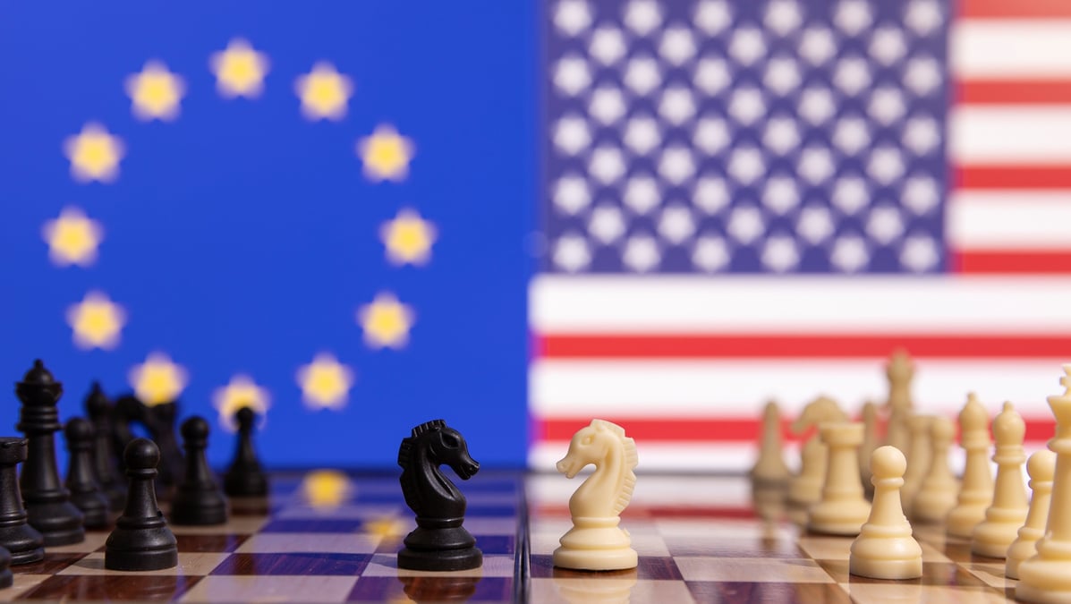 Pour riposter face à Donald Trump, l'U.E. pourrait taxer les services numériques américains utilisés par plus de 70 % des entreprises européennes.