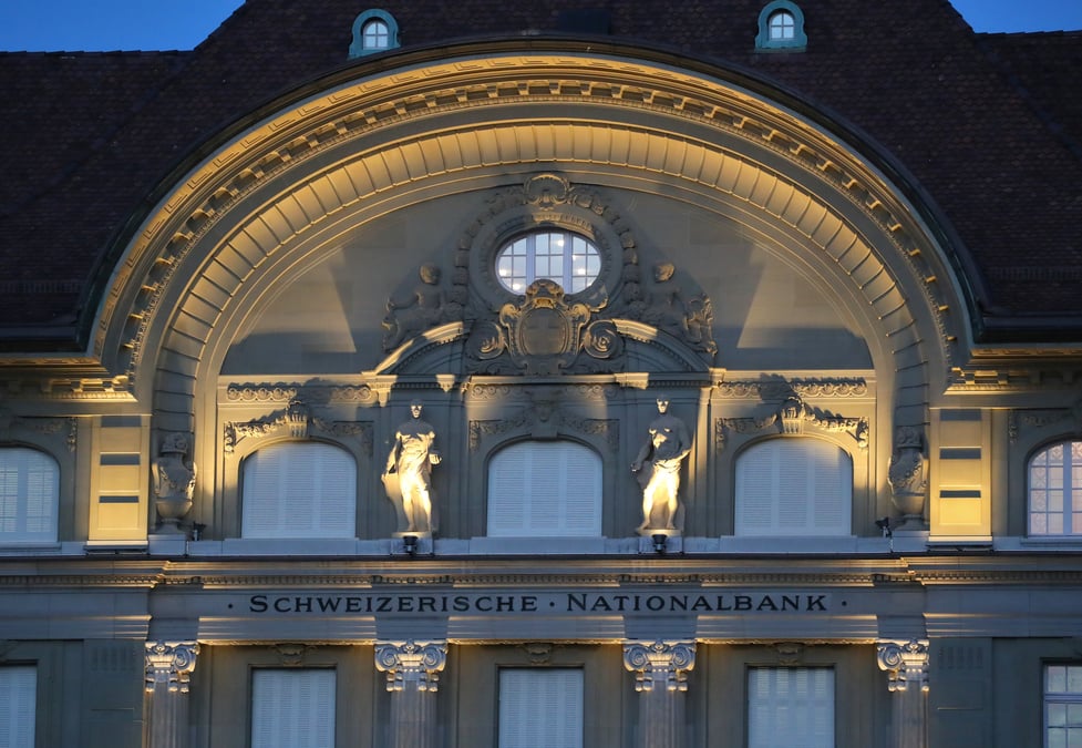 Suisse: la bns maintient sa politique pour freiner le franc