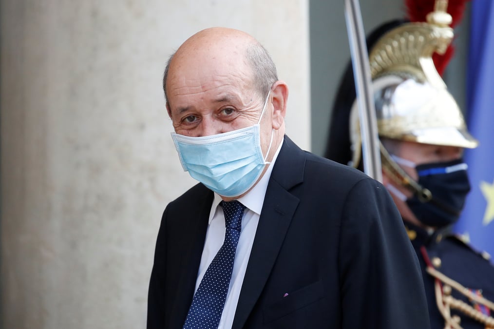 La france condamne le "coup de force" au mali, annonce le drian