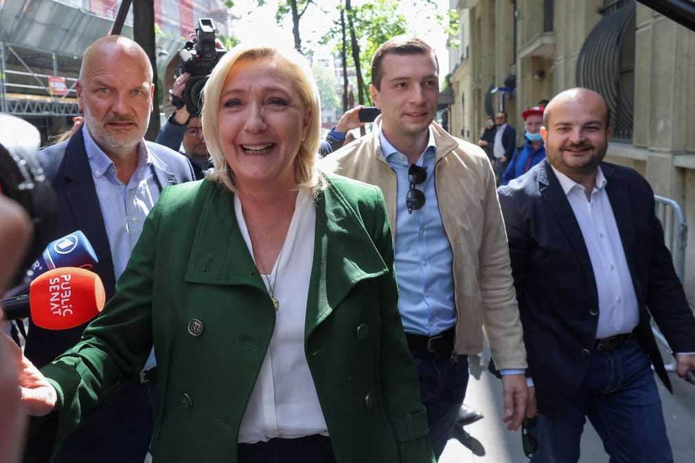 Le pen met ses espoirs dans les circonscriptions ou le rn est arrive en tete a la presidentielle