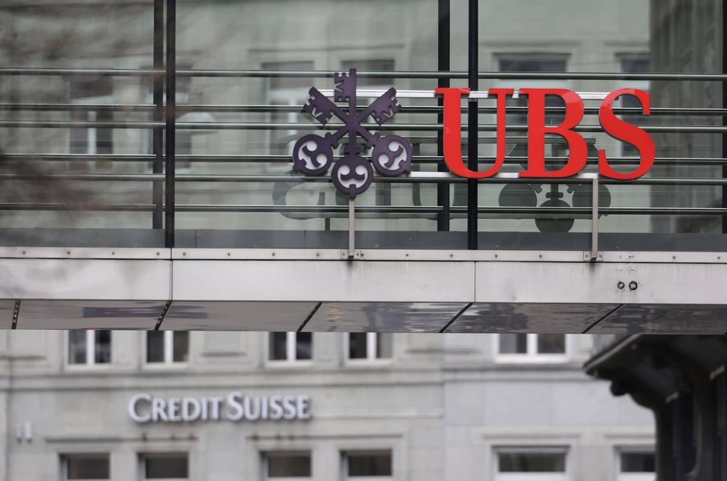 Logos d'ubs et de credit suisse a zurich