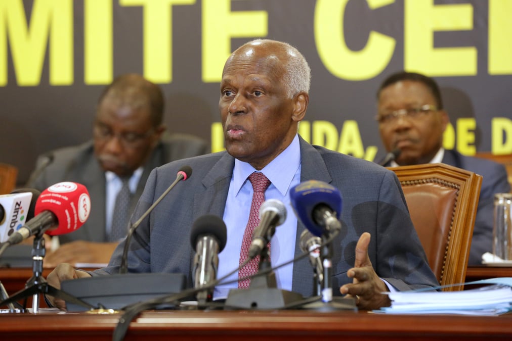 Le fils de l'ex-president dos santos inculpe de fraude en angola
