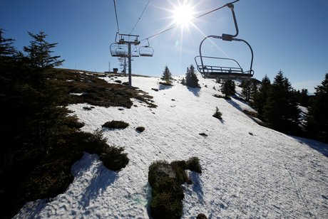 France/ski: les remontees mecaniques resteront fermees en fevrier
