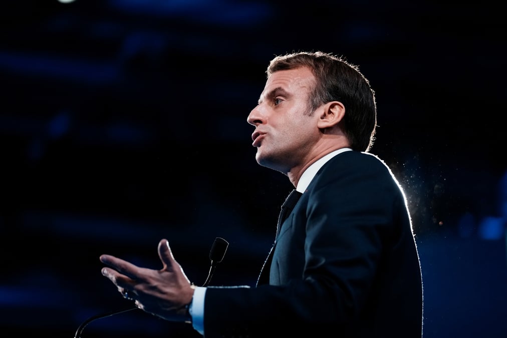 Macron remercie les maires d'avoir "tenu", les invite a "faire nation"