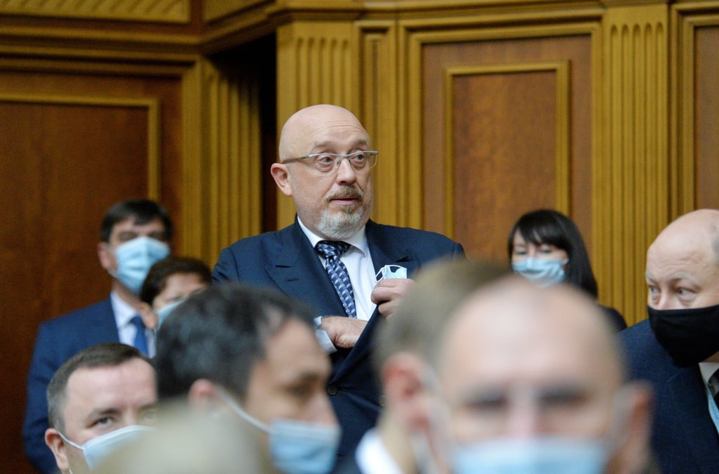 Le ministre ukrainien de la defense, oleksii reznikov, participe a une session du parlement a kiev