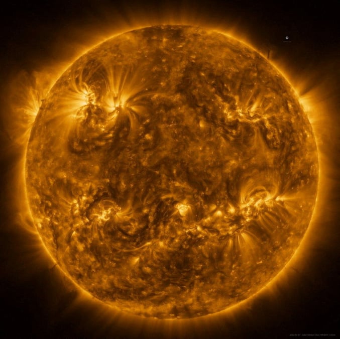 Photo du soleill faite a partir d'une mosaique associant 25 cliches differents pris par solar orbiter le 7 mars 2003